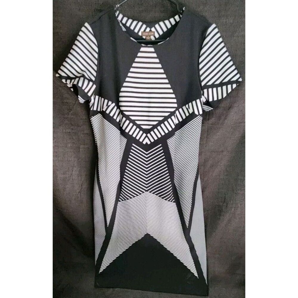 Voir Voir Dress Womens 8 Black White Geometric Abstract Print Knee Length NWOT